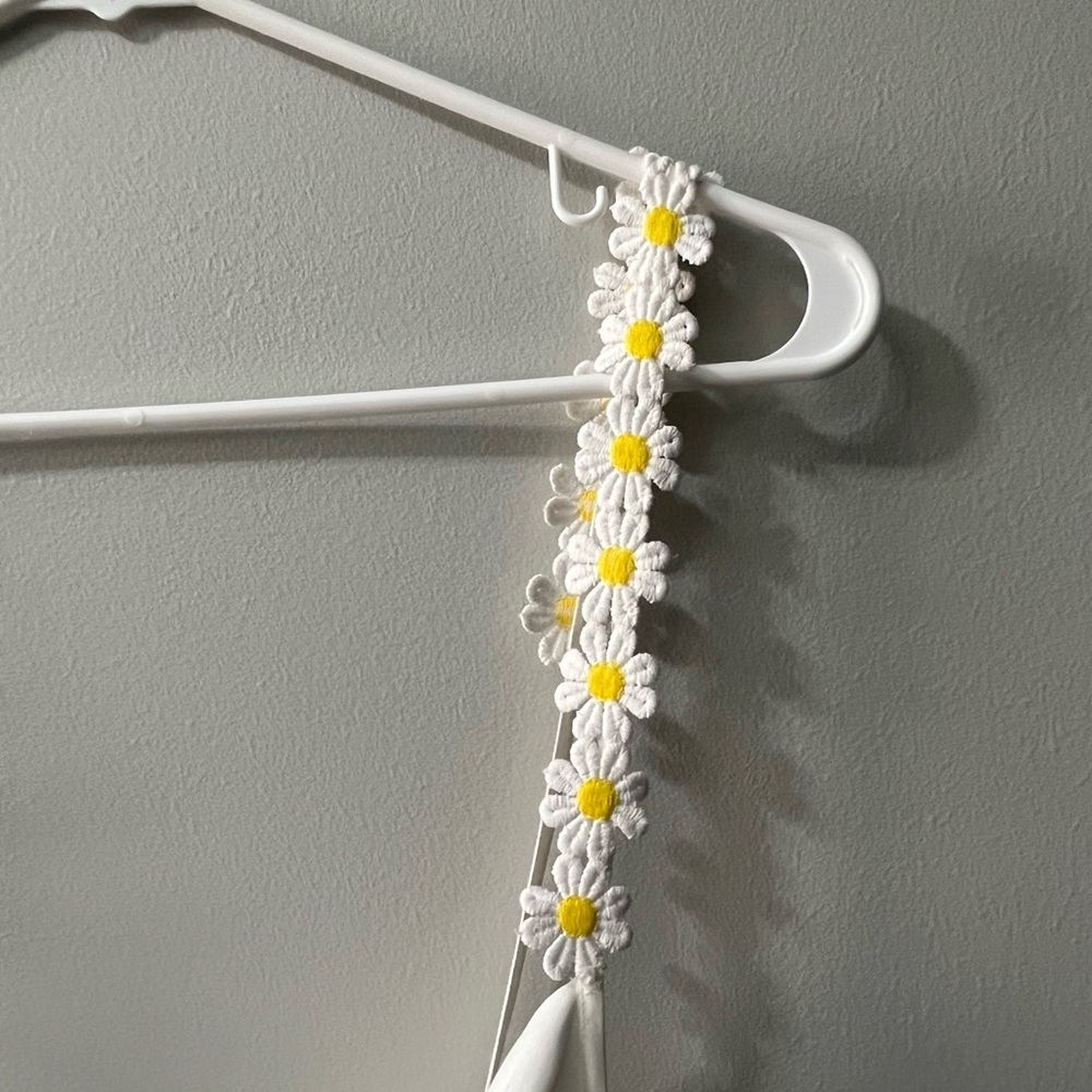 ASOS DESIGN satin cowl neck mini slip dress with daisy trim straps in ivory NEW - Picture 7 of 8
